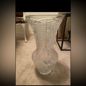 Brand new Clear Floor or can be put on Top of Table Crystal Vase